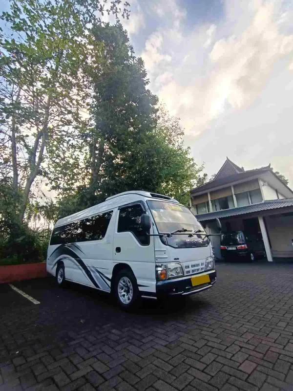 Armada Elf Long Surya Abadi Transindo