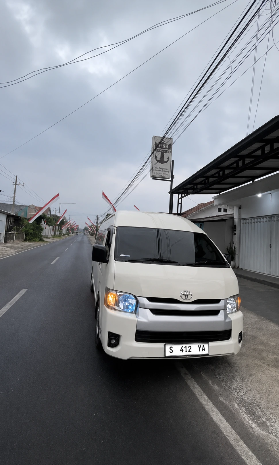 Sewa & Carter Hiace Commuter / Premio 3