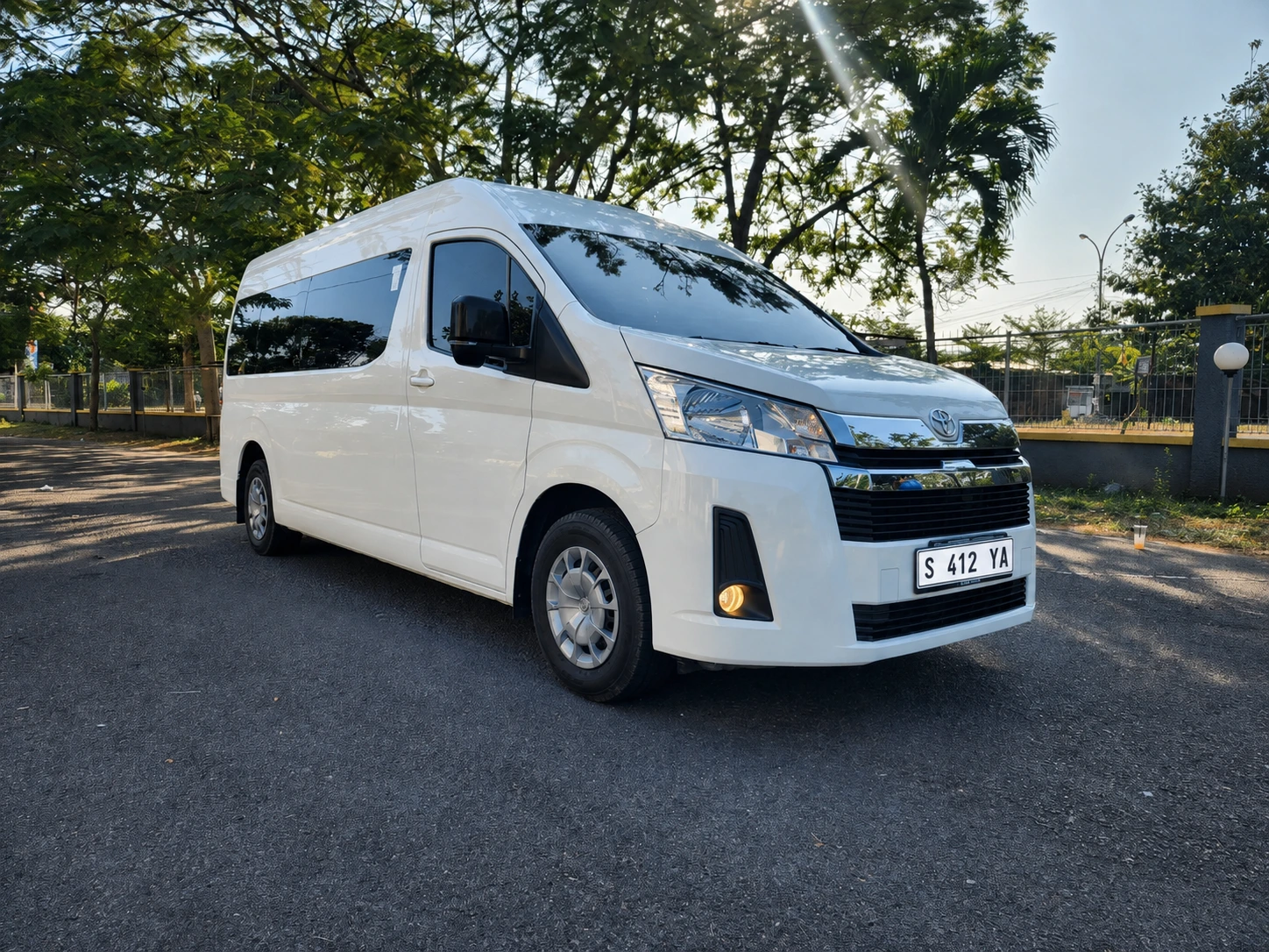 Sewa & Carter Hiace Commuter / Premio 2